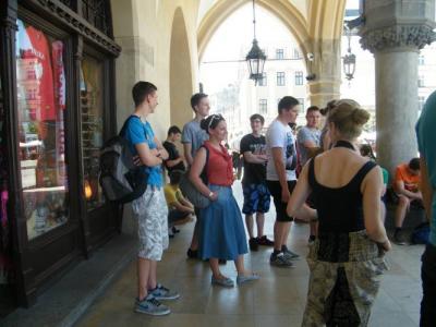 3-nasi_goscie_przy_sukiennicach.jpg